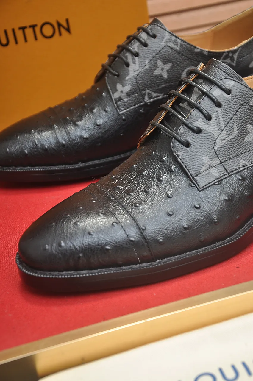 Men's men's shoes 💰500💶 [LV] (original single cowhide lining) 🍀LV's latest genuine leather business suit shoes are launched simultaneously on the official website. The first-layer cowhide imported from Italy is made of heavy gold, 💥official website 1:1 rubber outsole. Versatile to wear, high-end without losing class, and the color combination is extraordinary. This four-season style is alluring when worn on your feet, showing off your big-name flair. Standard code 38-45 (45 customized)